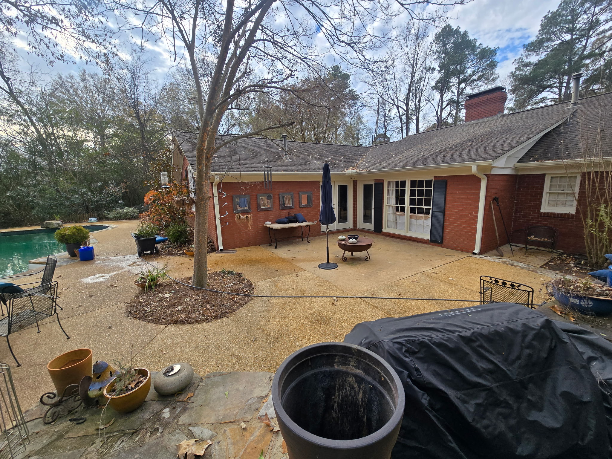 Grimy black-streaked stained concrete driveway before pressure washing by Supreme Home Exterior Wash