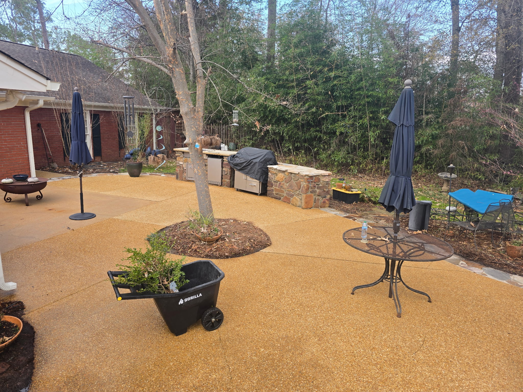 Pristine white clean concrete driveway after professional pressure washing by Supreme Home Exterior Wash