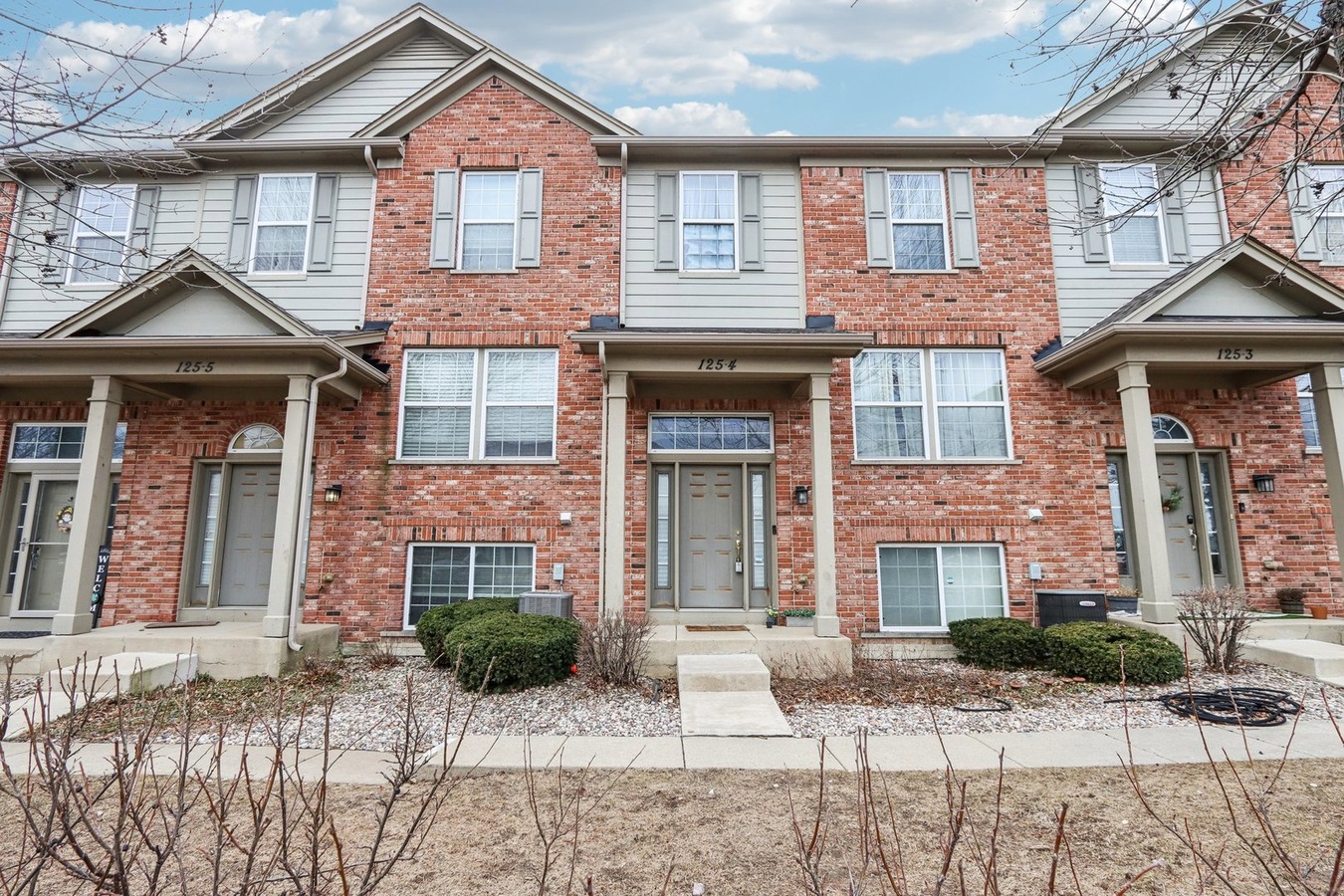 Recently sold home in Chicagoland suburbs by Emanuel Guzman