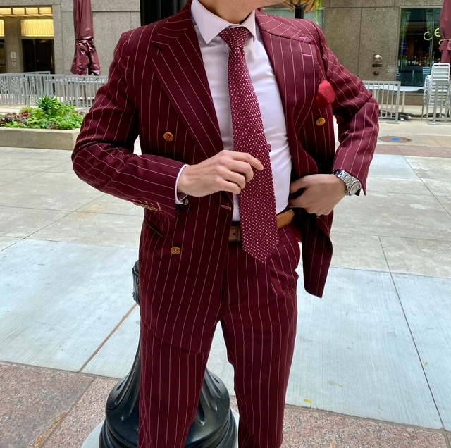 A discerning gentleman wearing a fully bespoke navy two-piece suit with hand-stitched lapels by RJM Clothiers