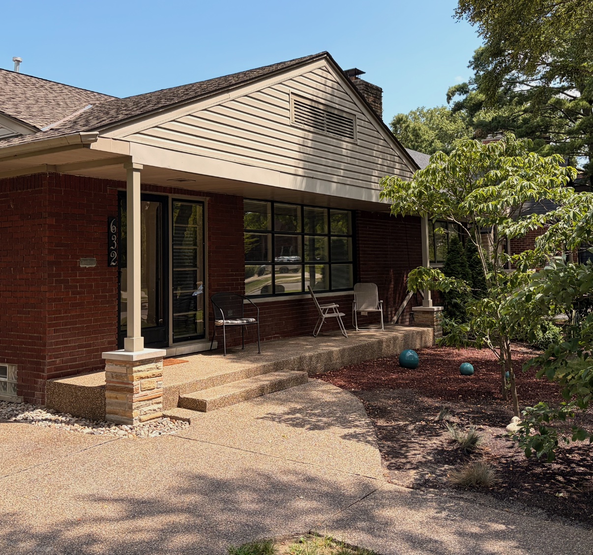 Exquisite exposed aggregate custom driveway for an estate