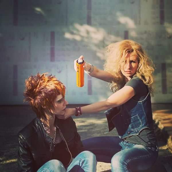 Žena sa savršenom kosom i šminkom