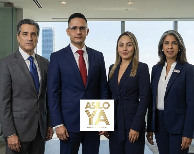 Abogado de inmigración con clientes