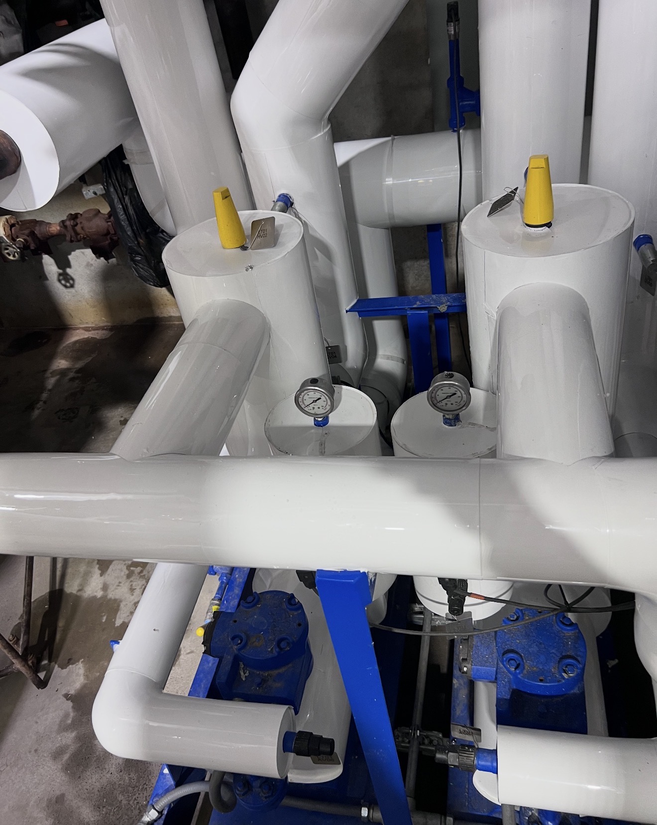 Heavy industrial facility showing professionally insulated pipes, tanks, and vessels by United Industrial Insulation
