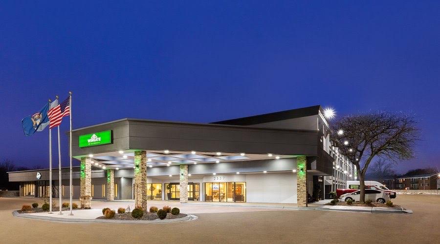 Wingate Hotel Exterior