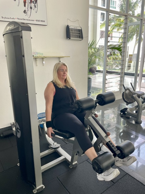 Form correction and technique coaching in modern indoor gym setting