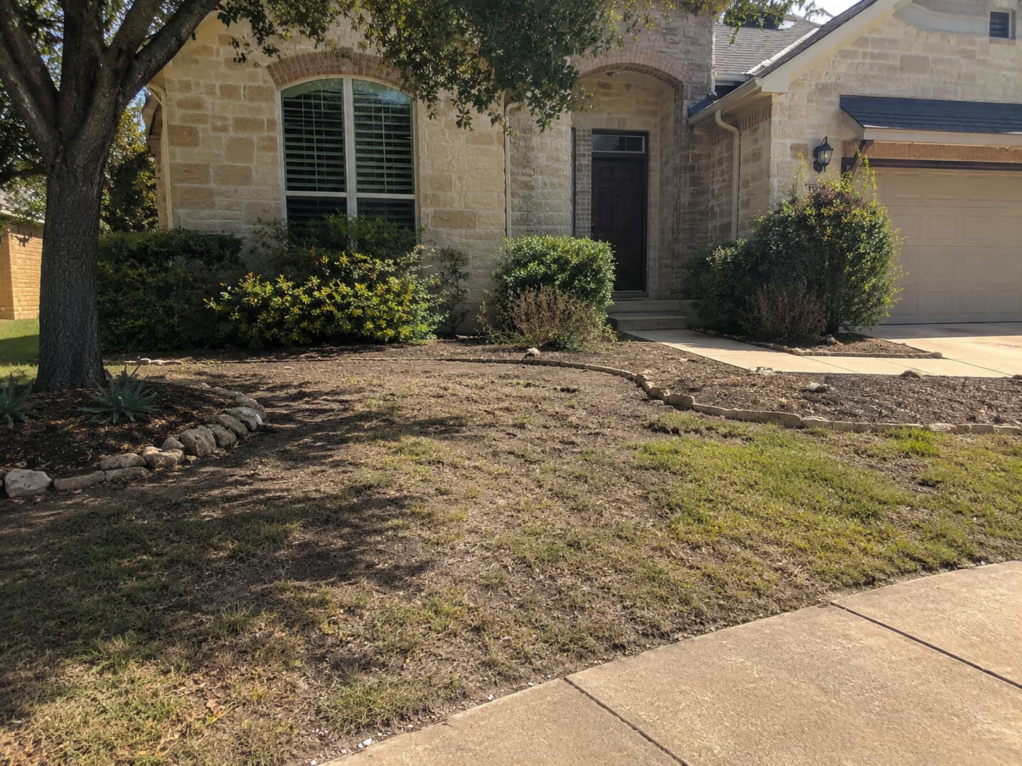 Front yard before refresh with plain beds and unfinished edging