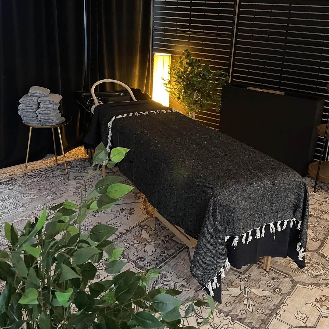 Close up of relaxing scalp massage with warm oils at luxury head spa