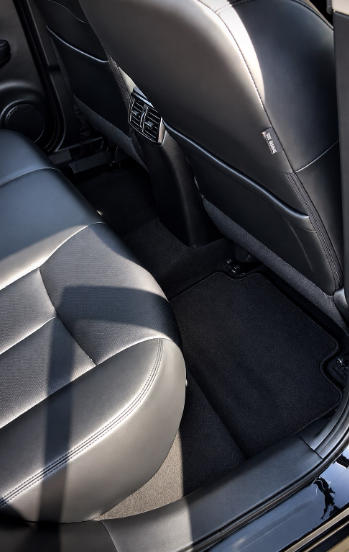 Détail d'un intérieur en cuir de luxe propre et impeccable après un nettoyage professionnel