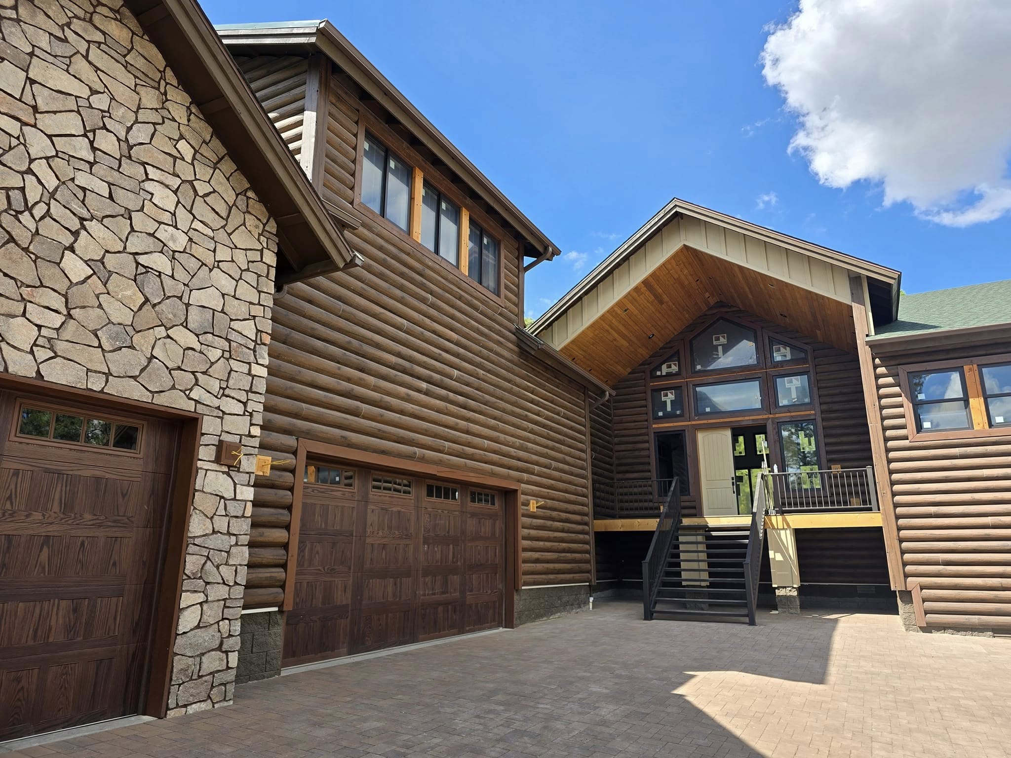 Freshly painted exterior of a log cabin home in Pinetop, AZ demonstrating weather-resistant coatings