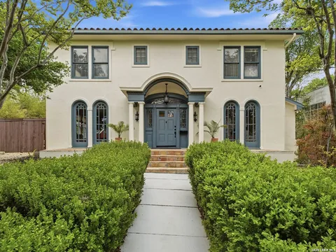 Elegant luxury home exterior in the Alamo Heights neighborhood of San Antonio