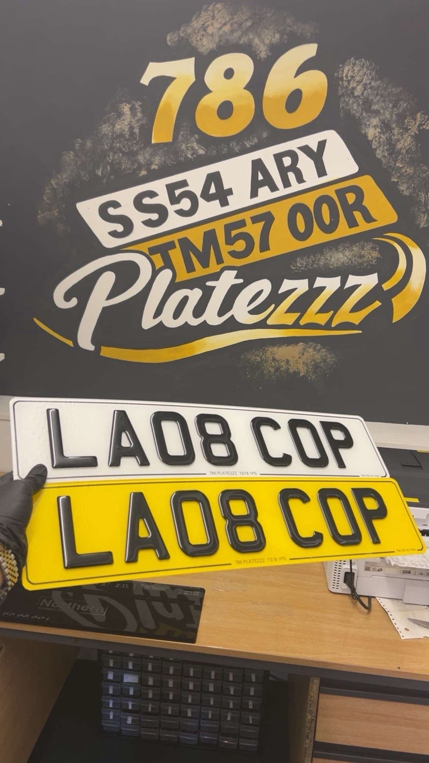 3D gel domed resin UK number plate with glossy raised characters on smooth reflective surface