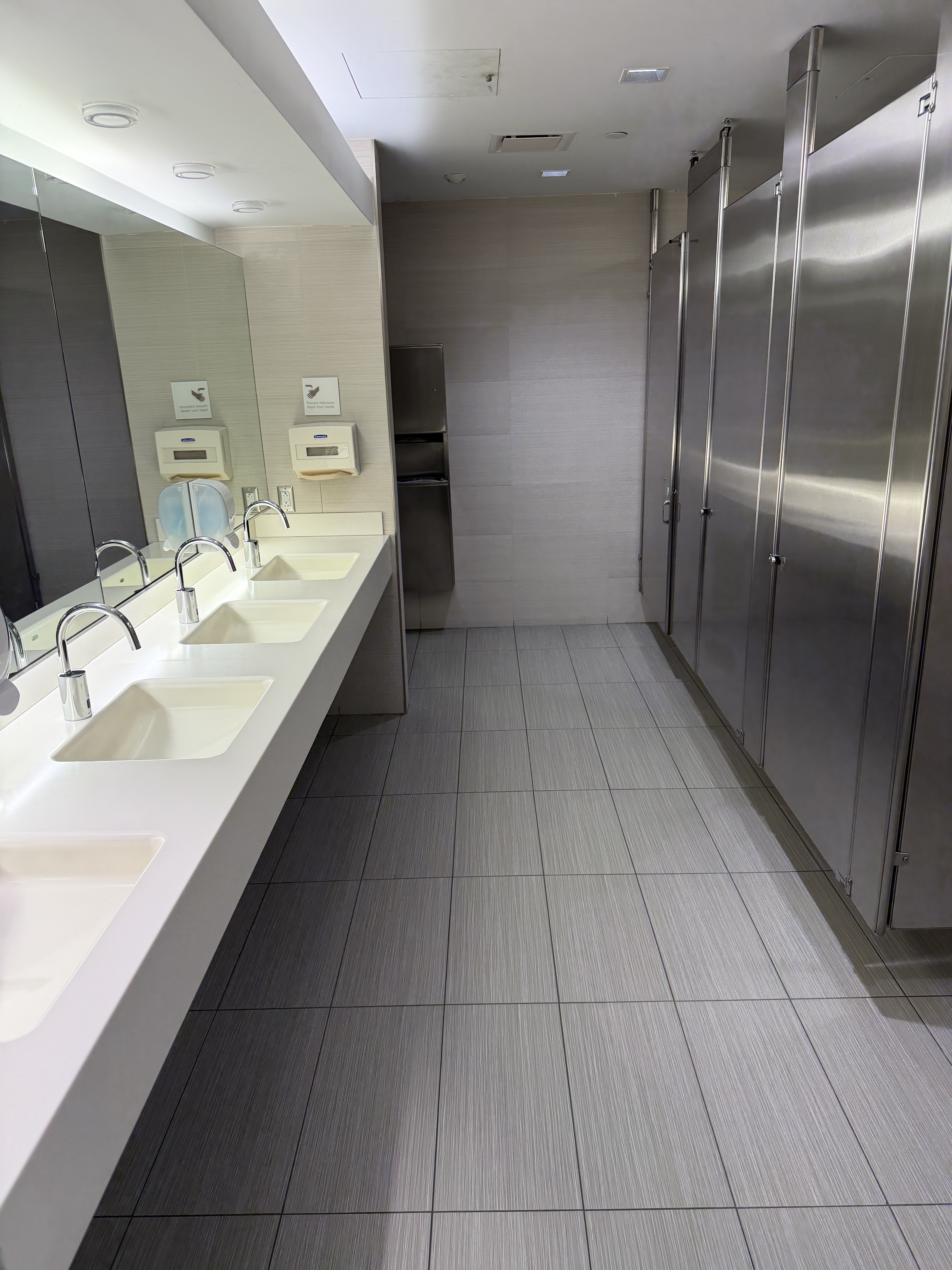 Deep cleaning service results in commercial workspace