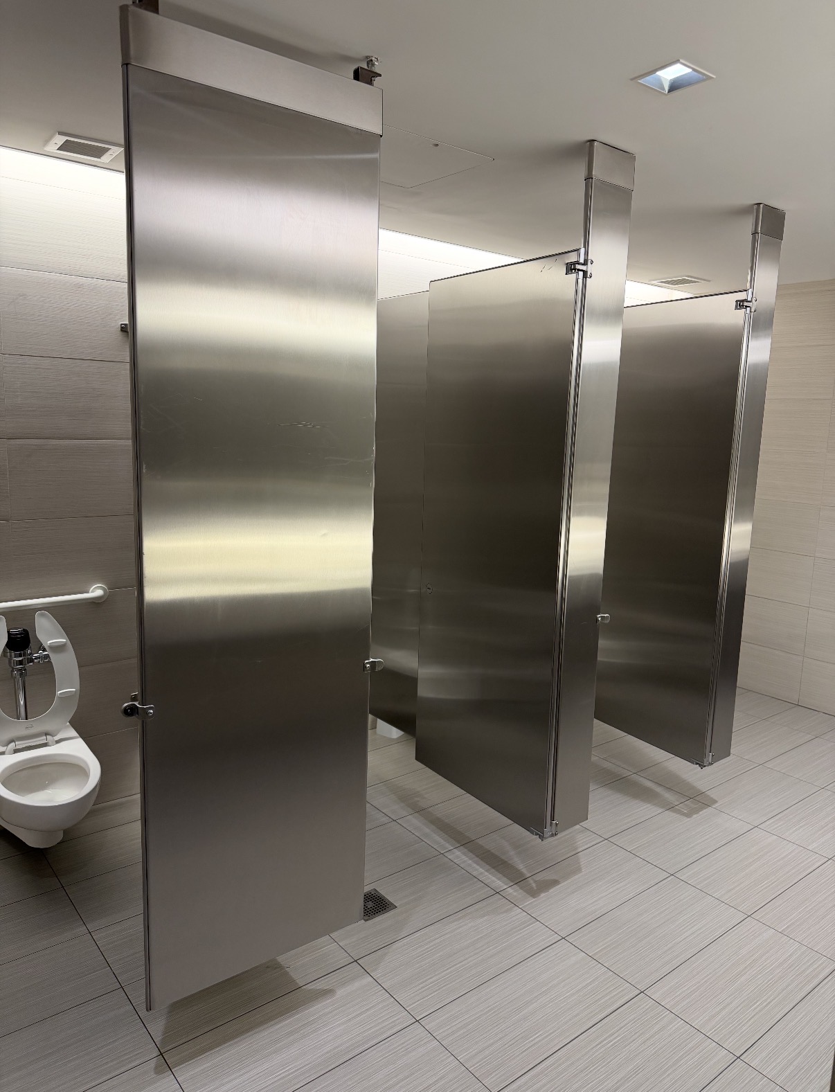 Spotless commercial facility after Platinum Elite Cleaning service