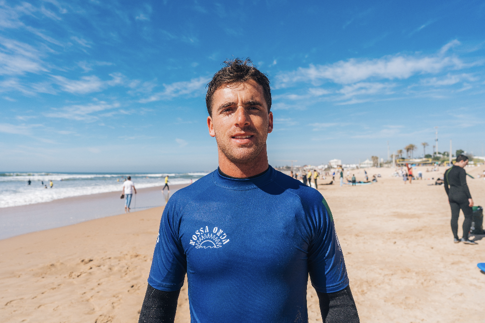 Retrato documental de Miguel Costa, cofundador e fundador da escola de surf Nossa Onda em Carcavelos